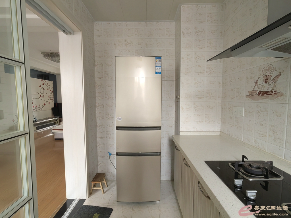 092125t703qe7bed3073ds.jpg